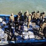 Detienen a mexicano junto a 22 personas en Ecuador con casi 3 toneladas de cocaína