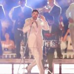 Bad Bunny regala boletos a fan que lo esperó afuera de su hotel en CdMx