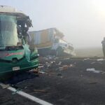 Carambola masiva en Libramiento Bicentenario por neblina deja al menos 3 personas sin vida