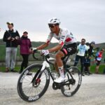 Isaac del Toro termina dentro del Top 10 en Etapa 1 del Tirreno-Adriático 2026